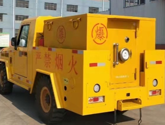 兴安凯龙爆破器材运输车：保障爆破任务的安全运行